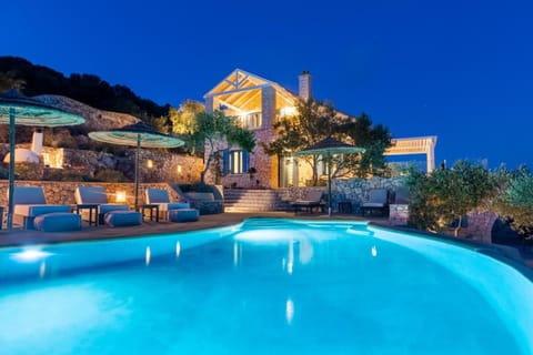 Property building, Patio, Night, Garden, Garden view, Pool view, Swimming pool, sunbed