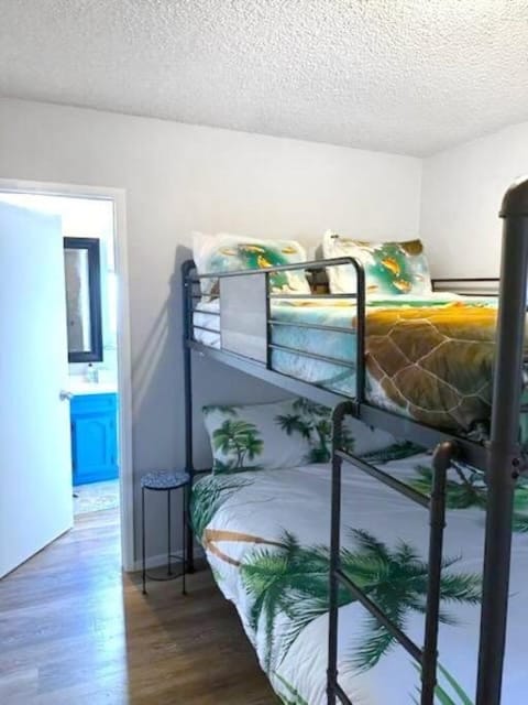 Bed, Photo of the whole room, Bedroom, bunk bed