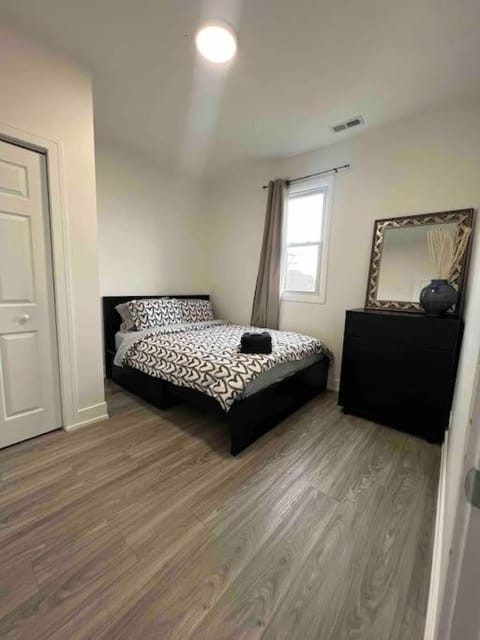 Lovely 3-bedroom apartment in Bronzeville Apartment in Chicago