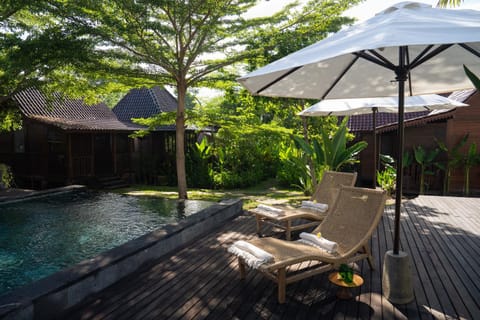 Pool view, Swimming pool, sunbed