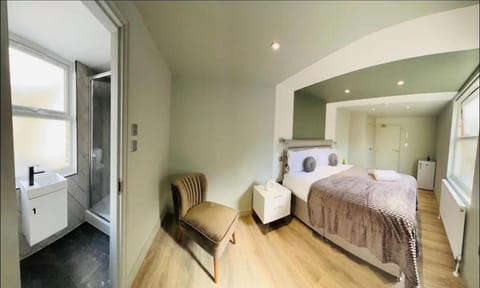 En-suite Room look like hotel Vacation rental in London Borough of Southwark