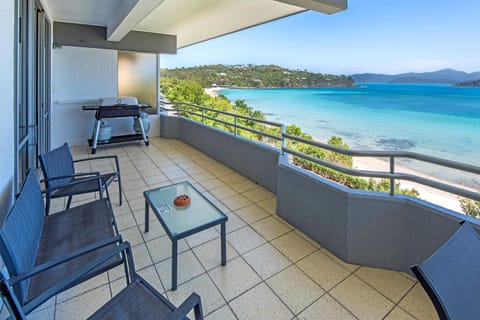 Natural landscape, Balcony/Terrace, Seating area, Beach, Sea view