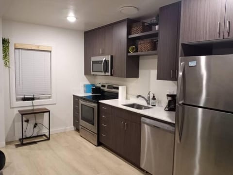 Kitchen or kitchenette, dishwasher, minibar, pet friendly, stove, toaster