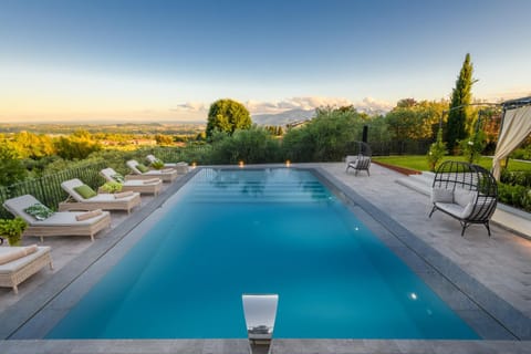 VILLA ASTI: Where Luxury Meets Limitless View Villa in Capannori