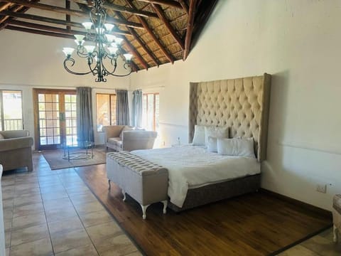 Bishop's Manor Luxurious Retreat Villa in Roodepoort