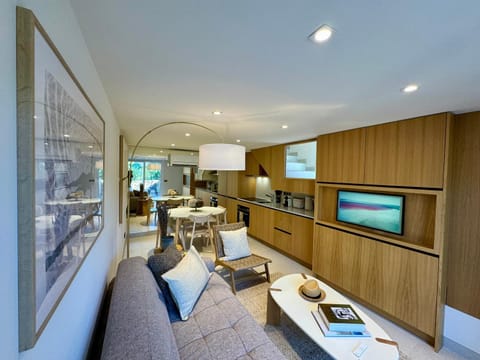 TV and multimedia, Kitchen or kitchenette, Living room, minibar