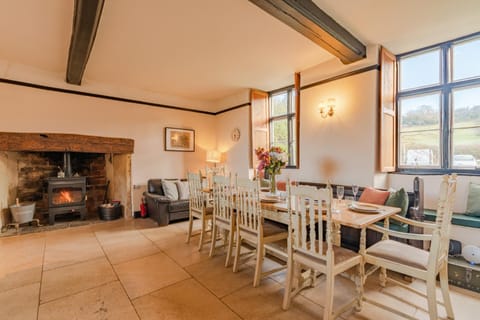 Seating area, Dining area, flat iron