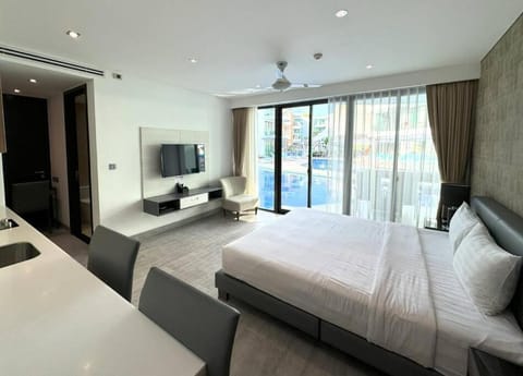 Direct pool access studio Twin Sands by Lofty Condo in Patong