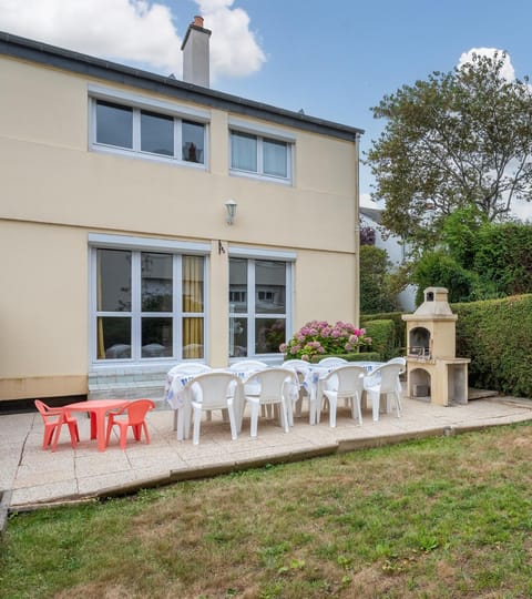 Patio, BBQ facilities, Garden