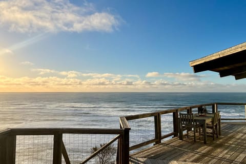 Serene Irish Beach Home with Panoramic Ocean Views! Haus in Mendocino County