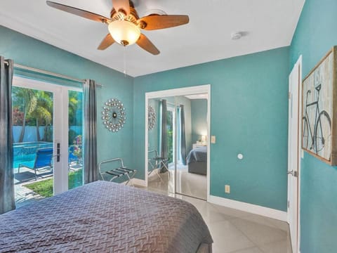 Lush and quiet oasis for 7, pool, close to beach House in Oakland Park