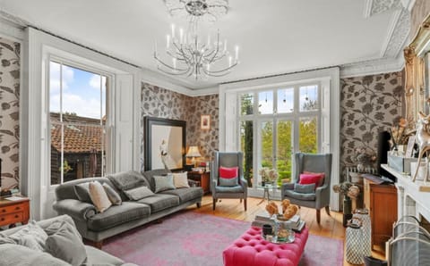 Stunning Georgian ‘Squires’ Town House - near London Chalet in Hertford