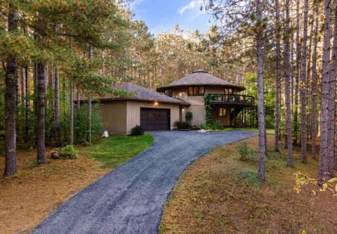 Beautifully updated home with game room Country House in Sleeping Bear Dunes