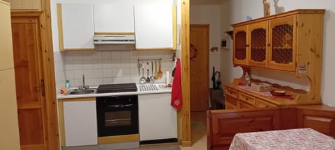 Kitchen or kitchenette, oven, stove