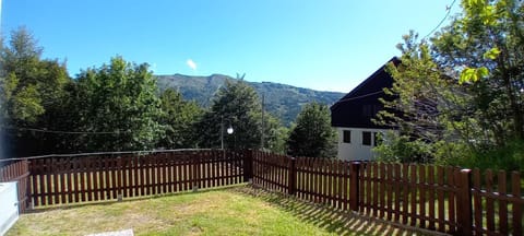 Spring, Garden, Mountain view