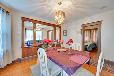 Pet-Friendly Connecticut Retreat with Porch and Grill! Condominio in East Hartford
