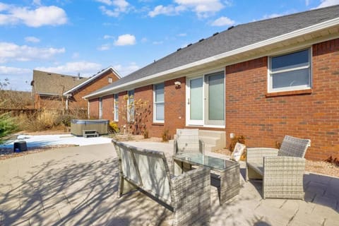 Spacious Derby Home with Hot Tub Haus in Louisville