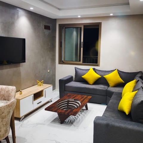 TV and multimedia, Living room, Seating area, Evening entertainment