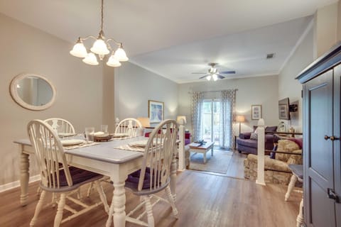 Beaufort Townhome with Patio, 3 Mi to Downtown! Haus in Port Royal