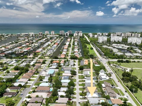 Endless Paradise - Brand New Salt Water Pool! Rejuvenate and Relax! House in Naples Park