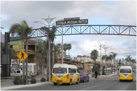 3 bedroom home & 5 minute drive to Papas n beer Maison in Rosarito