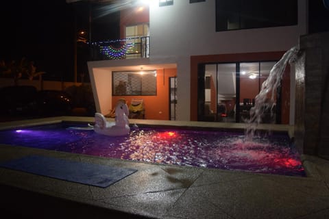 Casa privada en Tonsupa con piscina House in Tonsupa