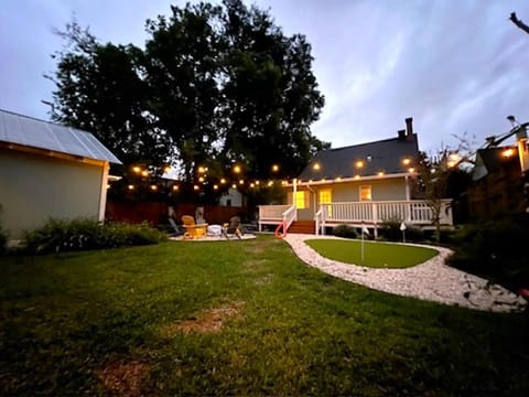 The Auggie Historic Home with putting green House in Saint Augustine