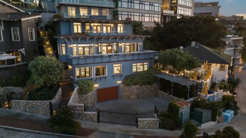 La Jolla Cove-Oceanfront 5600SF 3BR+Loft 5BA House best Villiage location walk everywhere House in La Jolla