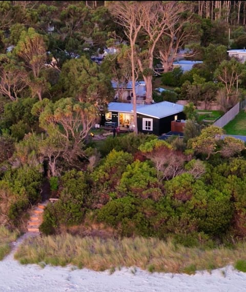 Dune Shack - On The Beach, 10 minutes from Port Arthur Maison in White Beach