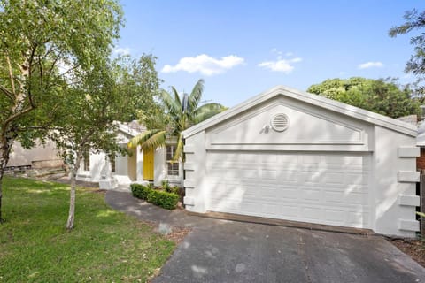 Property building, Garden, Street view