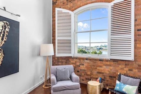 Historic Impressive & Enormous Woolstore~Teneriffe Condo in Bulimba