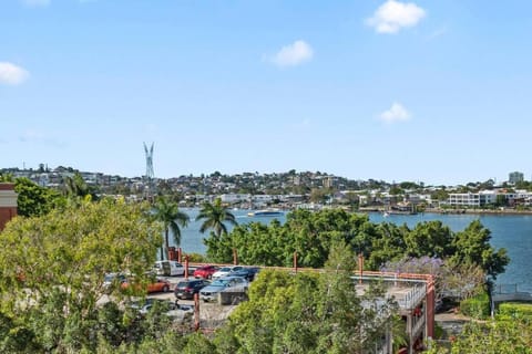 Historic Impressive & Enormous Woolstore~Teneriffe Condo in Bulimba