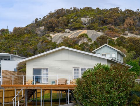 Silver Hill ~ from farm cottage to splendid beachy vibes! House in Bicheno