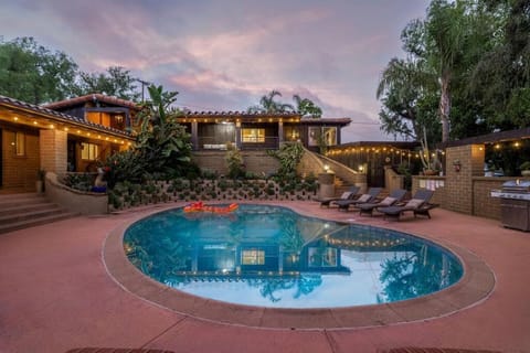 Tropical, Private, Heated pool, Petting zoo! Haus in San Marcos