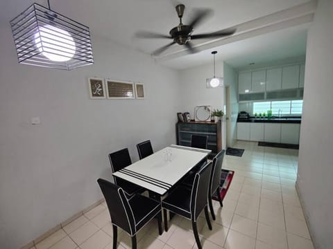 Restful Homestay Gundam House in Ipoh