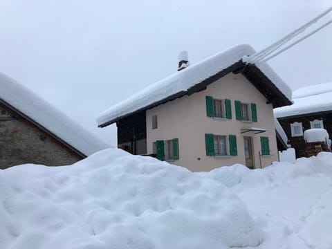 Property building, Day, Winter