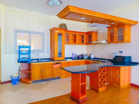 Kitchen or kitchenette, Communal kitchen, dishwasher, minibar, stove, kitchen, kitchen