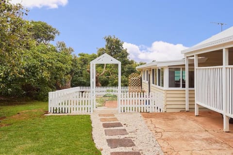 Moonya Avocado Farm Cottage - with early check-in Haus in Tamborine Mountain