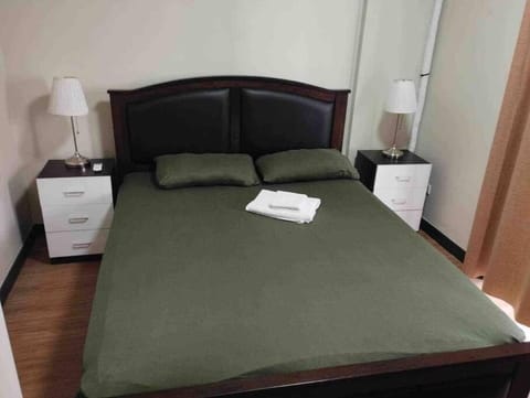Three Bedroom Resort Style Condo Condominio in Las Pinas