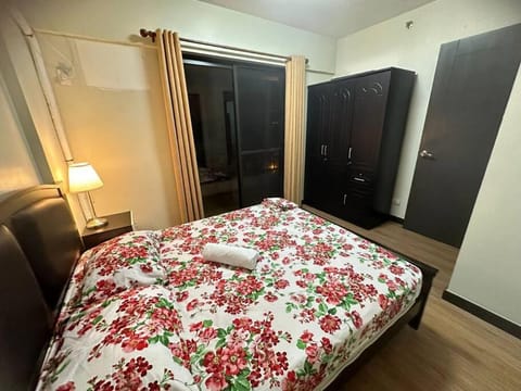 Three Bedroom Resort Style Condo Condo in Las Pinas