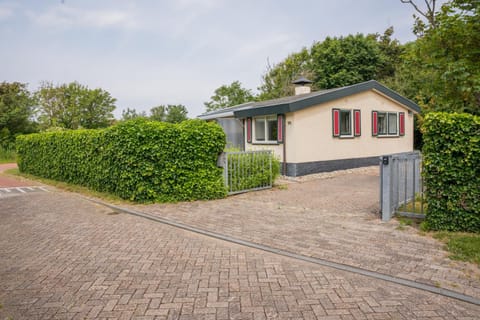 Property building, Neighbourhood, Garden, Street view