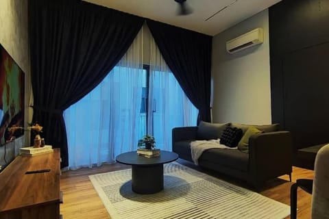 Premium Darkdesign 6pax In Desa ParkCity WifiTvbox Apartment in Petaling Jaya