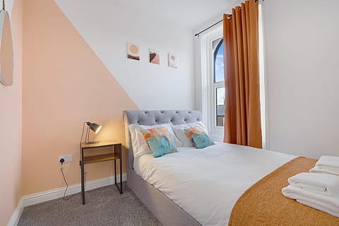 Cozy Home in Avenue Terrace, Sleeps 8 Apartment in Sunderland