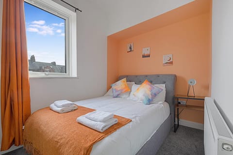Cozy Home in Avenue Terrace, Sleeps 8 Condo in Sunderland