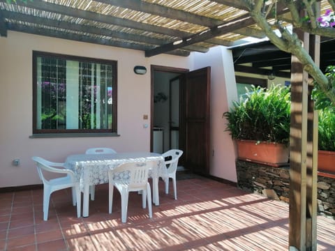 Patio, Dining area