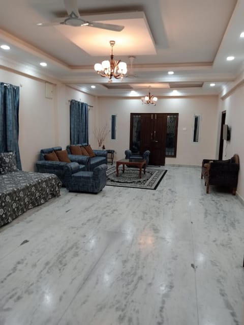 2-Bedroom Elegant and Spacious AC Apartment only for families, Prime Location, Just 100m from Main Road! Condo in Hyderabad