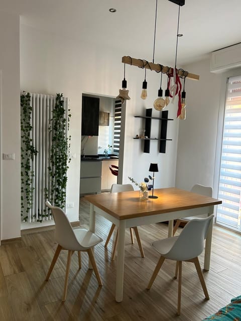 Property building, TV and multimedia, Living room, Dining area, internet