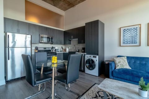 McCormick 2Br/2Ba family unit for up to 6 guests with Optional Parking & Gym access Eigentumswohnung in South Loop