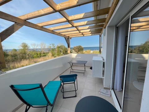 Natural landscape, Balcony/Terrace, Sea view