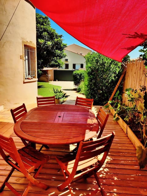 Patio, Day, Garden, Dining area, Garden view